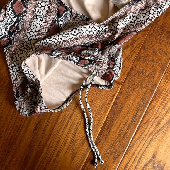 Kona Sol One Piece Animal Print Snakeskin Swimsuit Size Small - Picture 5 of 7